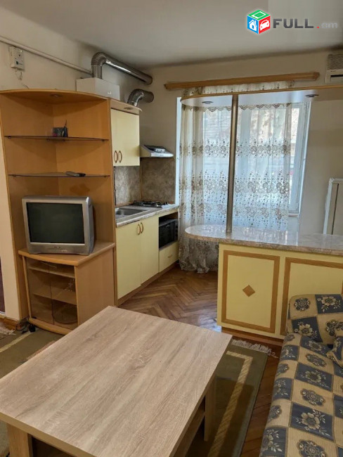 Կենտրոնում՝ Ֆրանսիական դպրոցի հարևանությամբ վարձակալության է տրվում բնակարան, For rent, կոդ B1576