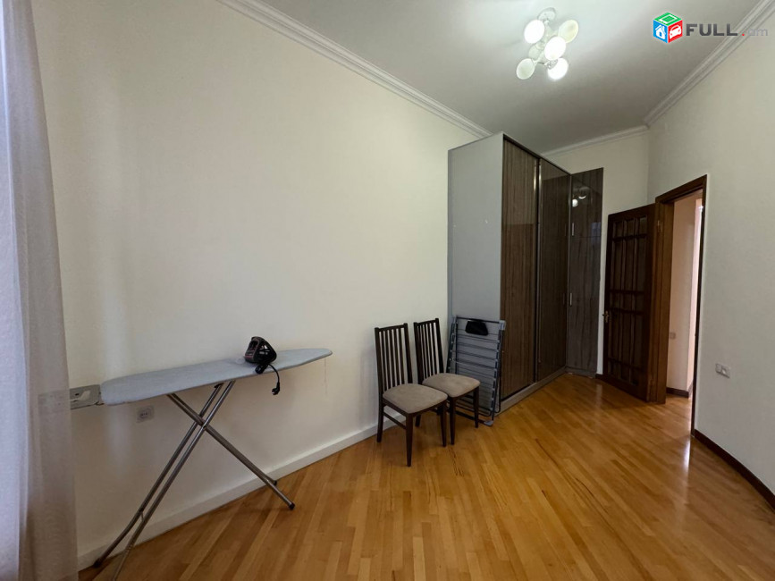 Կենտրոնում վարձով 3սենյականոց բնակարան, For rent, կոդ B1586