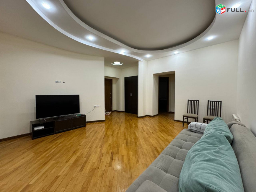 Կենտրոնում վարձով 3սենյականոց բնակարան, For rent, կոդ B1586