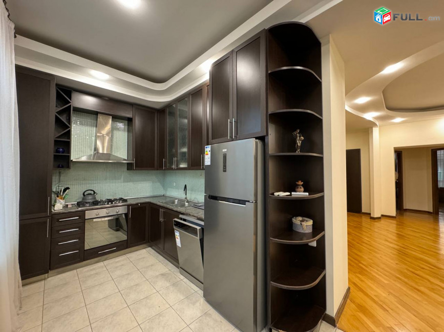 Կենտրոնում վարձով 3սենյականոց բնակարան, For rent, կոդ B1586