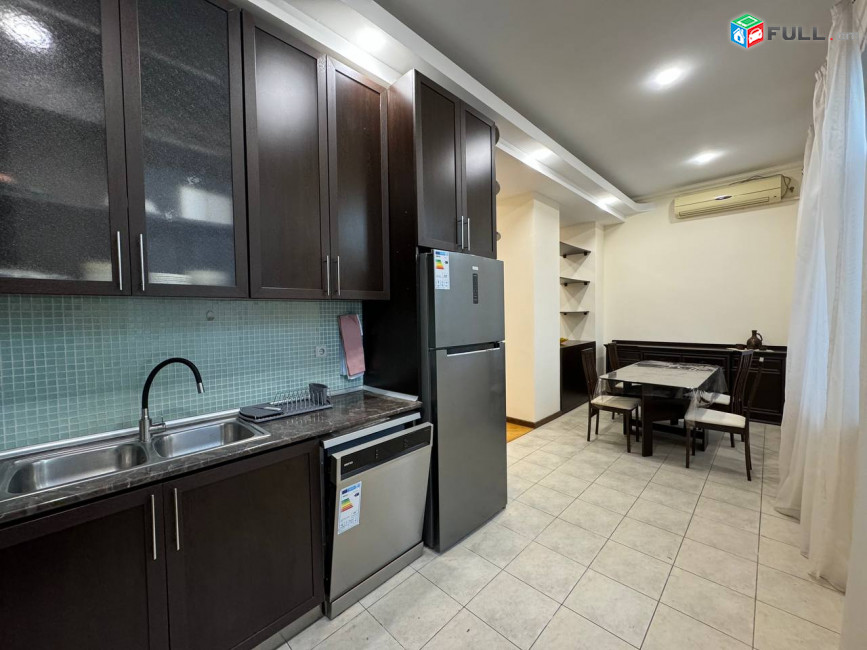 Կենտրոնում վարձով 3սենյականոց բնակարան, For rent, կոդ B1586