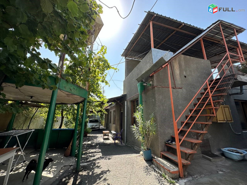 Վաճառվում է քարե առանձնատուն Ավանում, որն ամբողջությամբ պարսպապատ է, For sale , կոդ C1687
