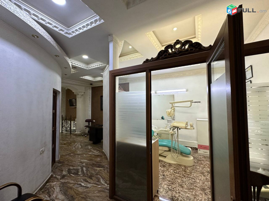 Փոքր Կենտրոնում՝ Անգլիական այգու հարևանությամբ վաճառվում է կոմերցիոն տարածք, For sale, կոդ C1689