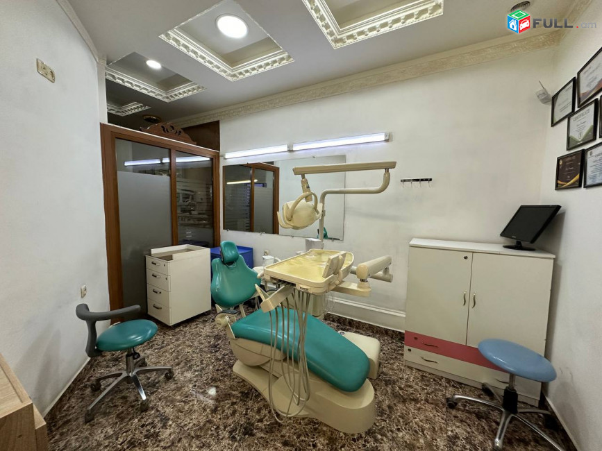 Փոքր Կենտրոնում՝ Անգլիական այգու հարևանությամբ վաճառվում է կոմերցիոն տարածք, For sale, կոդ C1689