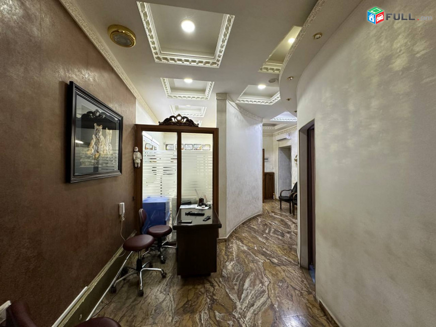 Փոքր Կենտրոնում՝ Անգլիական այգու հարևանությամբ վաճառվում է կոմերցիոն տարածք, For sale, կոդ C1689