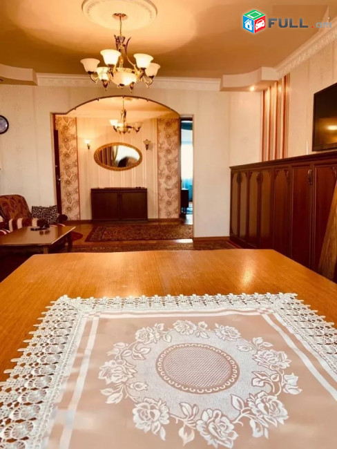 Ամիրյան-Մաշտոց խաչմերուկին մոտ վարձակալության է տրվում 3 սենյականոց բնակարան, For rent, կոդ B1321
