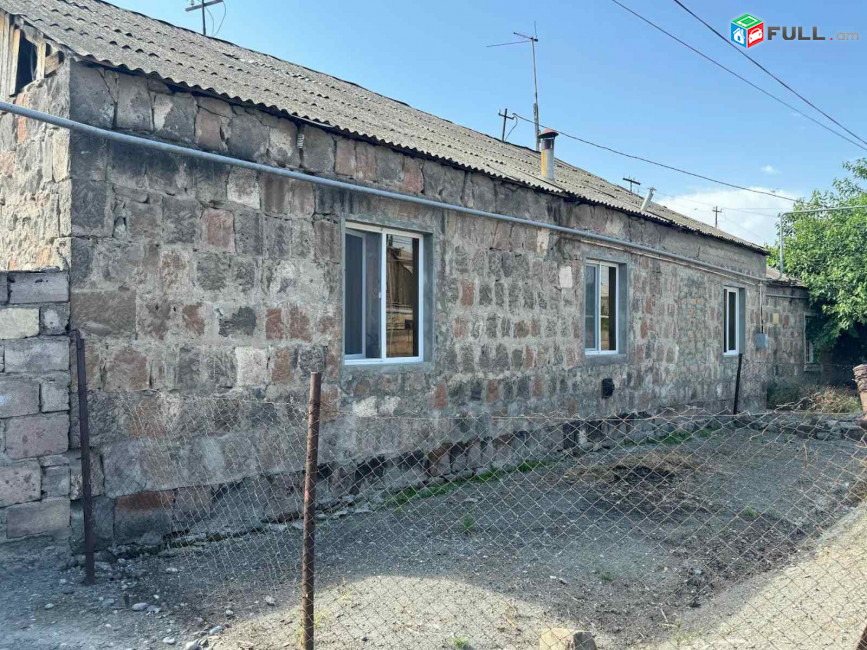 Մասիս քաղաքում վաճառվում է բնակելի տուն՝ հողատարածքի և անասնաշենքի հետ միասին, For sale, կոդ C1692