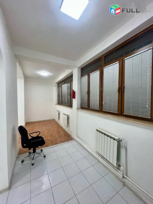 Վարձով է տրվում 1-ին գիծ կոմերցիոն տարածք։ For rent կոդ G2344