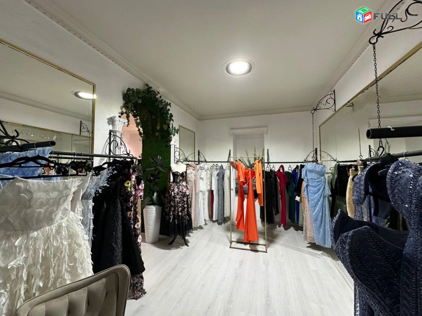 Մաշտոցի պողոտայում՝ բանուկ հատվածում, վարձակալության է տրվում 1-ին գիծ ՝հասարակական նշանակաության կոմերցիոն տարածք, For rent, Կոդ G2353