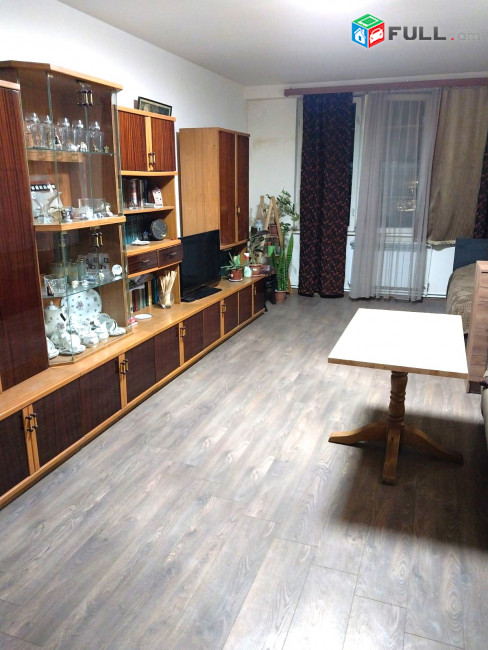 Դեմերճյան փողոցում վաճառվում է 3 սենյականոց բնակարան For sale Կոդ C1703