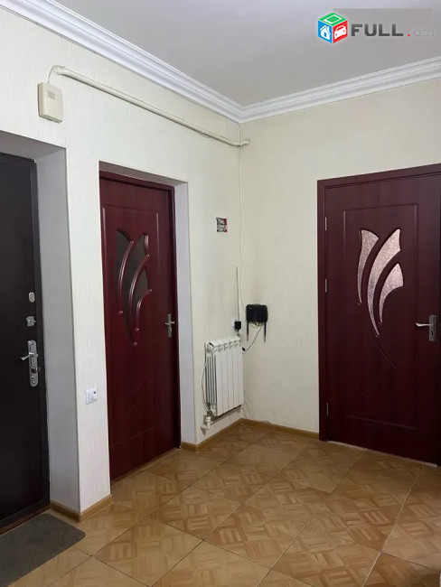 Մամիկոնյանց փողոցում՝ բանուկ հատվածում, վաճառվում է հասարակական նշանակության կոմերցիոն տարածք, For Sale , կոդ C1720