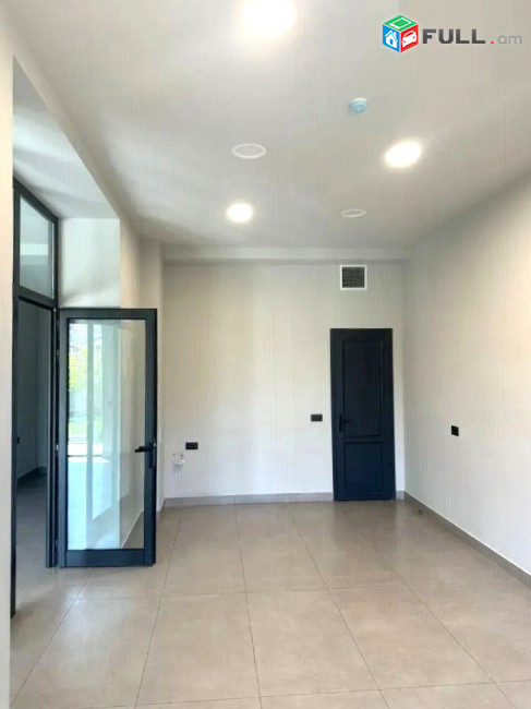 Վարձով է տրվում բազմաֆունկցիոնալ տարածք For rent կոդ G2420