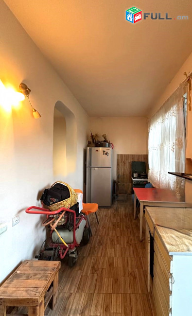 Վաճառվում է երկհարկանի առանձնատուն For sale կոդ C1730