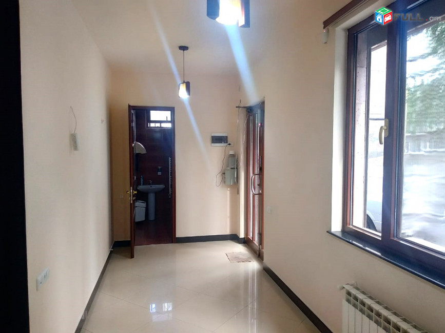 Վարձով է տրվում բազմաֆունցիոնալ տարածք For rent կոդ G2426