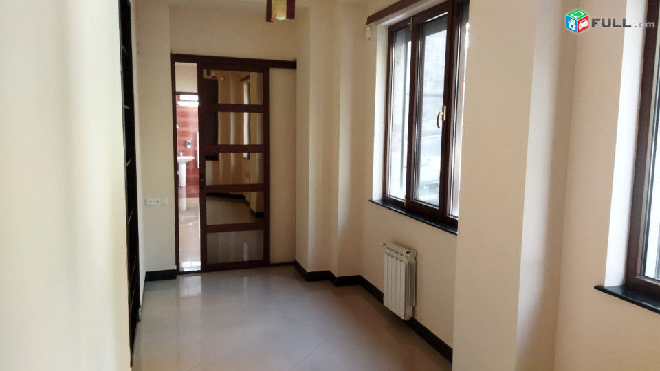 Վարձով է տրվում բազմաֆունցիոնալ տարածք For rent կոդ G2426