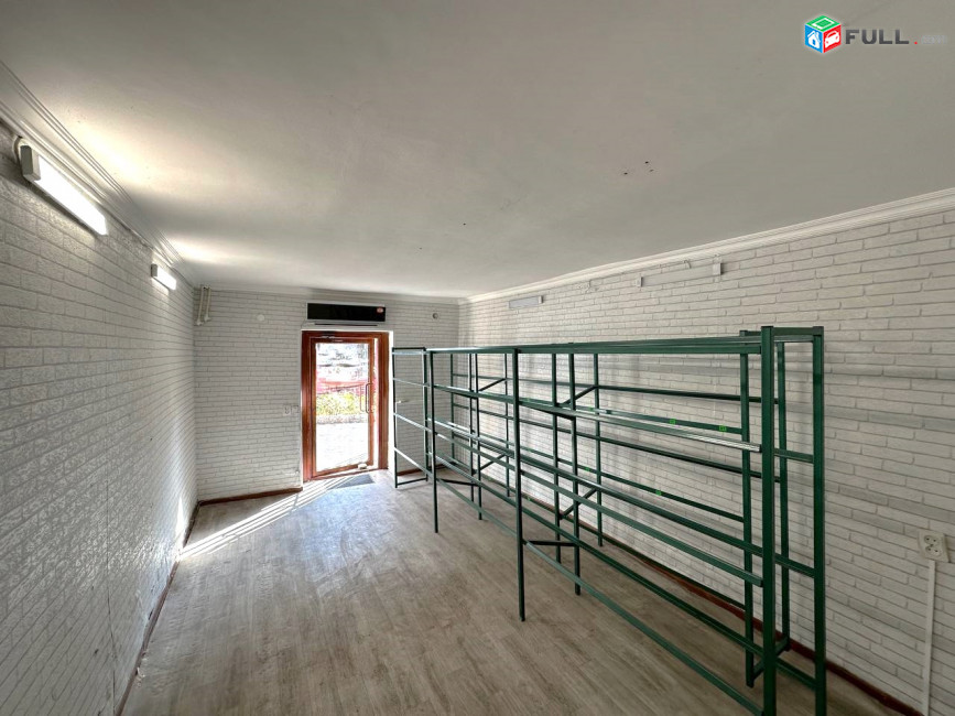 Վարձով է տրվում կոմերցիոն տարածք For rent կոդ G2434
