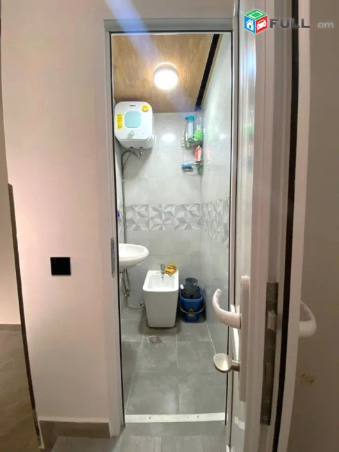 Վարձով է տրվում կոմերցիոն տարածք For rent կոդ G2436
