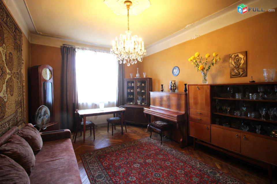 Վաճառվում է 3 սենյականոց բնակարան։ For sale կոդ C1752