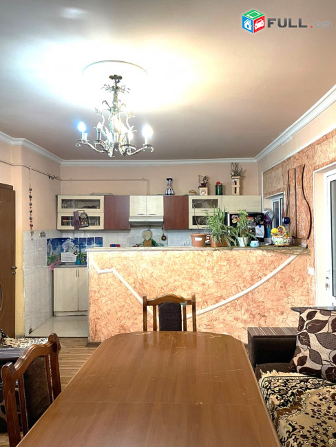 Վարձով 3 սենյականոց բնակարան For rent կոդ B1614