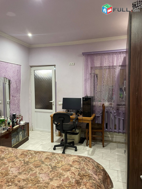 Վարձով 3 սենյականոց բնակարան For rent կոդ B1614