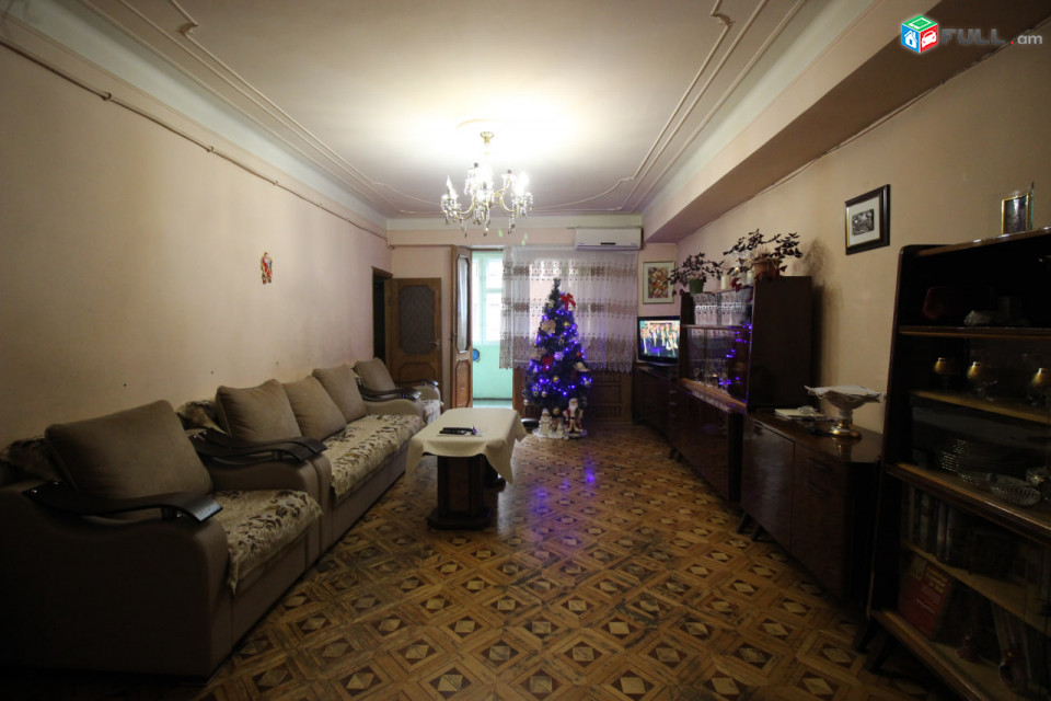 Վաճառվում է բնակարան կենտրոնում։ For sale կոդ C1758