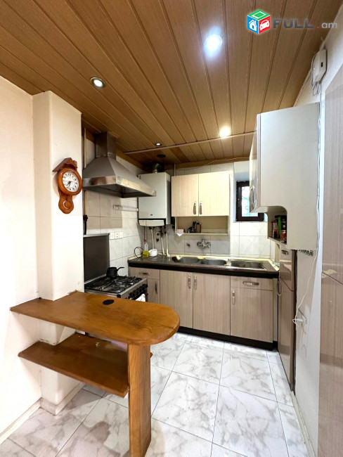 Վարձով 1-ին գիծ կոմերցիոն տարածք։ For rent կոդ G2508