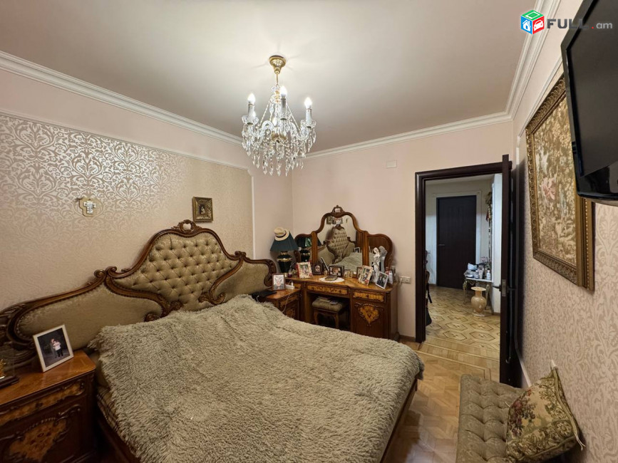 Վաճառվում է 4 սենյականոց, արևկող բնակարան։ For sale կոդ C1775