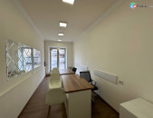 Կենտրոնում ՝ Չարենց փողոցում, վարձակալության է տրվում կապիտալ վերանորոգված կոմերցիոն տարածք, For rent , կոդ G2538