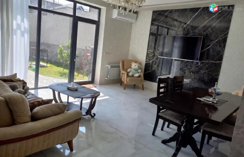 Վաճառվում է 1-ին գիծ, շքեղ առանձնատուն։ For sale կո C1792