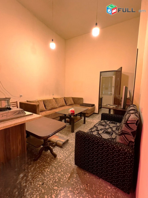 Վարձով 1-ին գիծ կոմերցիոն տարածք։ For rent կոդ G2542