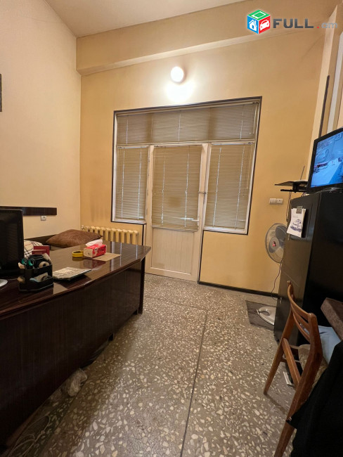 Վարձով 1-ին գիծ կոմերցիոն տարածք։ For rent կոդ G2542