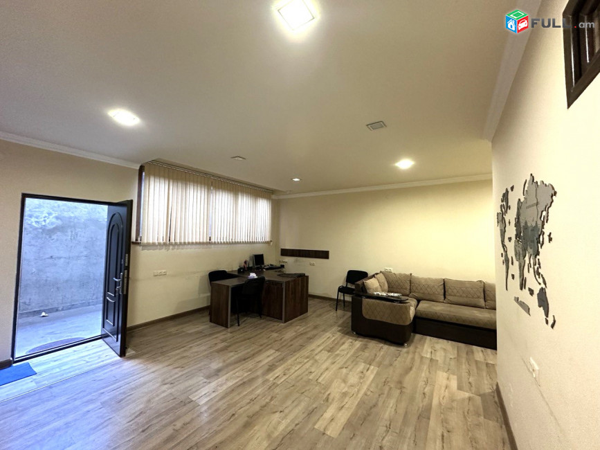 Վաճառվում է 1-ին գիծ կոմերցիոն տարածք։ For sale կոդ C1800