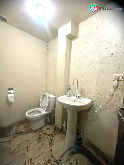Վարձով 1-ին գիծ կոմերցիոն տարածք։ For rent կոդ G2555