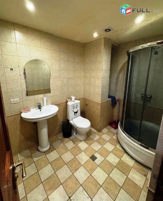 Վարձով 1-ին գիծ կոմերցիոն տարածք։ For rent կոդ G2558
