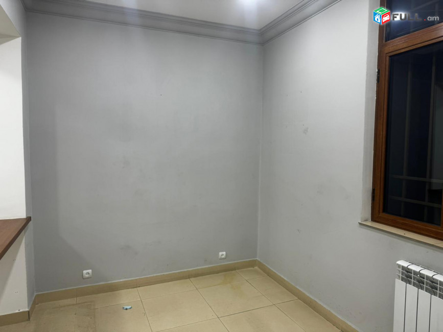 Վարձով 1-ին գիծ կոմերցիոն տարածք։ For rent կոդ G2560