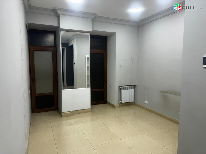 Վարձով 1-ին գիծ կոմերցիոն տարածք։ For rent կոդ G2560