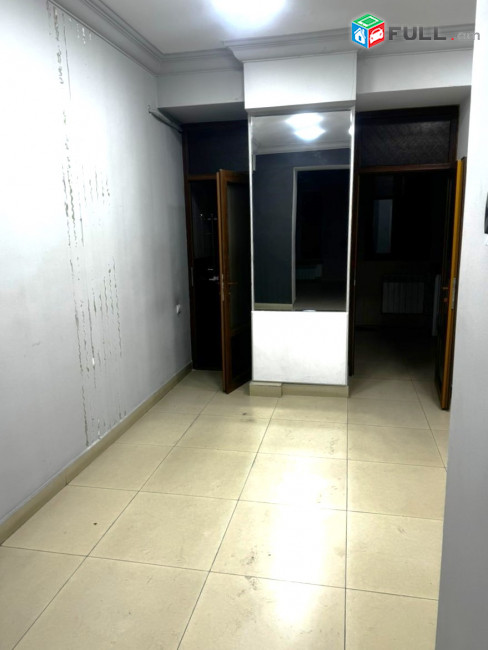 Վարձով 1-ին գիծ կոմերցիոն տարածք։ For rent կոդ G2560