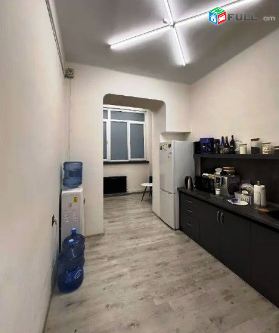 Վարձով 1-ին գիծ կոմերցիոն տարածք։ For rent կոդ G2562
