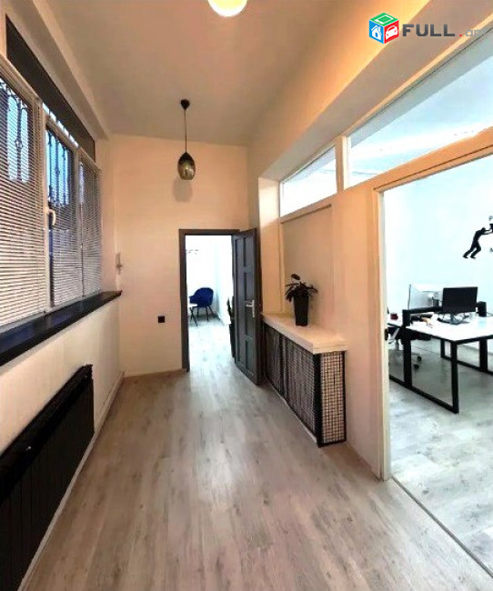 Վարձով 1-ին գիծ կոմերցիոն տարածք։ For rent կոդ G2562