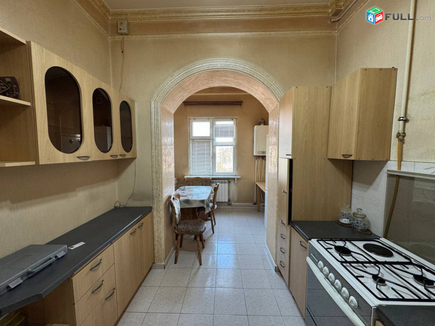 Վարձով 3 սենյականոց բնակարան։ For rent կոդ B1636