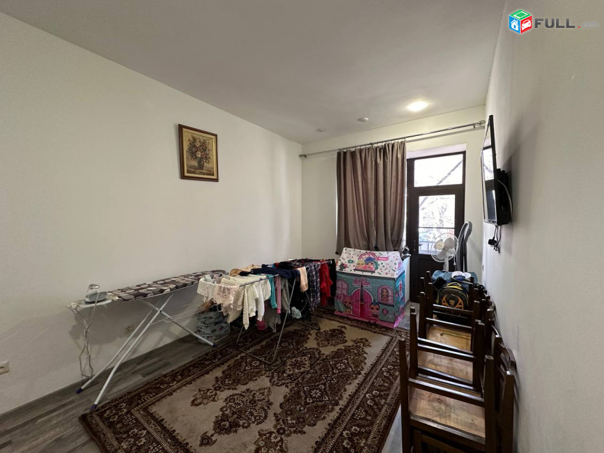 Վաճառվում է 4 սենյականոց բնակարան։ For sale կոդ C1815