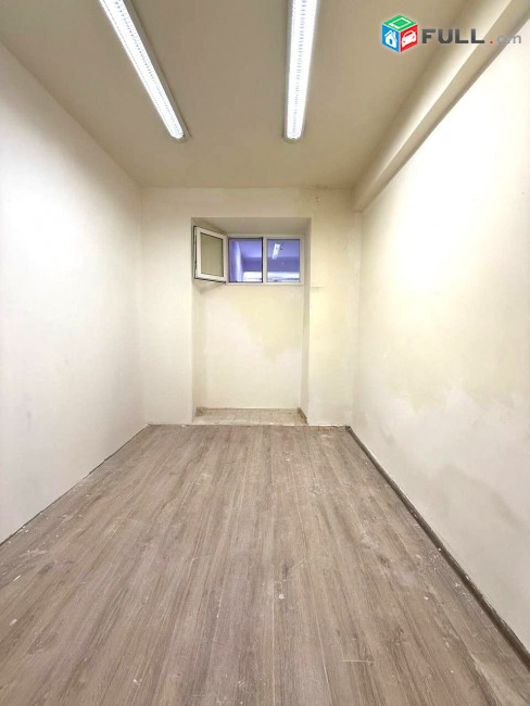 Վաճառվում է կոմերցիոն տարածք 1-ին գիծ։ For sale կոդ C1816
