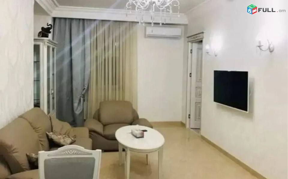 Վարձով է տրվում 3 սենյականոց բնակարան։ For rent կոդ B1639