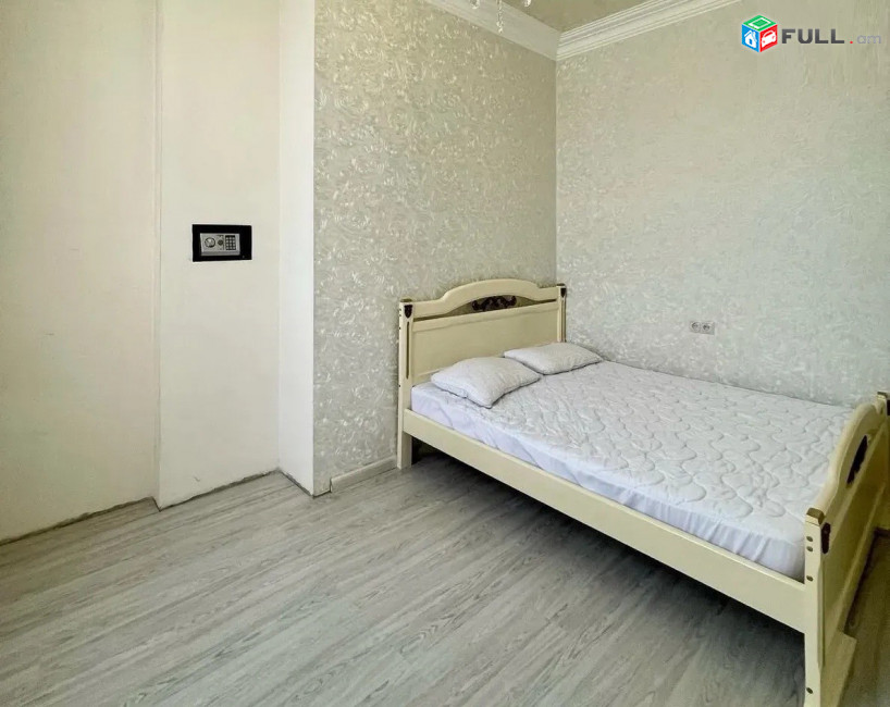 Վարձով է տրվում 3 սենյականոց բնակարան։ For rent կոդ B1639