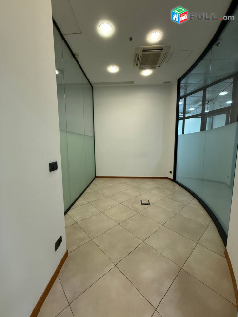 Վարձով 1-ին գիծ կոմերցիոն տարածք։ For rent կոդ G2590