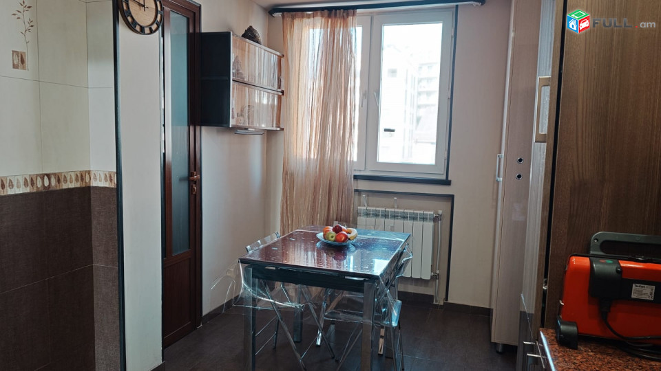 Վաճառվում է 3 սենյականոց բնակարան։ For sale կոդ C1820 