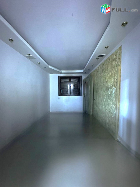 Վարձով ապակյա ճակատով կոմերցիոն տարածք։ For rent կոդ G2596