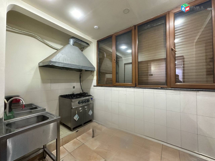 Վարձով ապակյա ճակատով կոմերցիոն տարածք։ For rent կոդ G2596