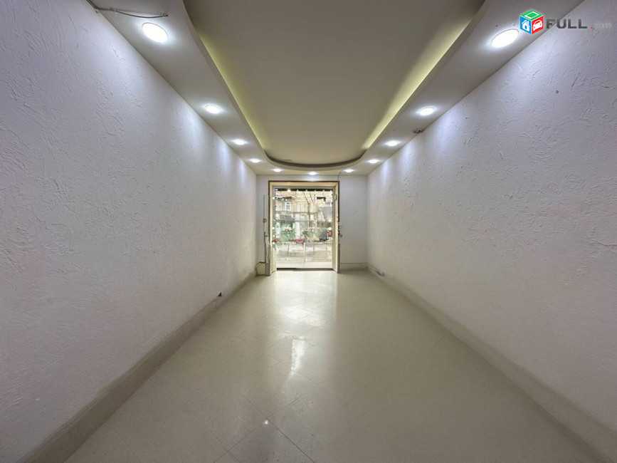 Վարձով ապակյա ճակատով կոմերցիոն տարածք։ For rent կոդ G2596