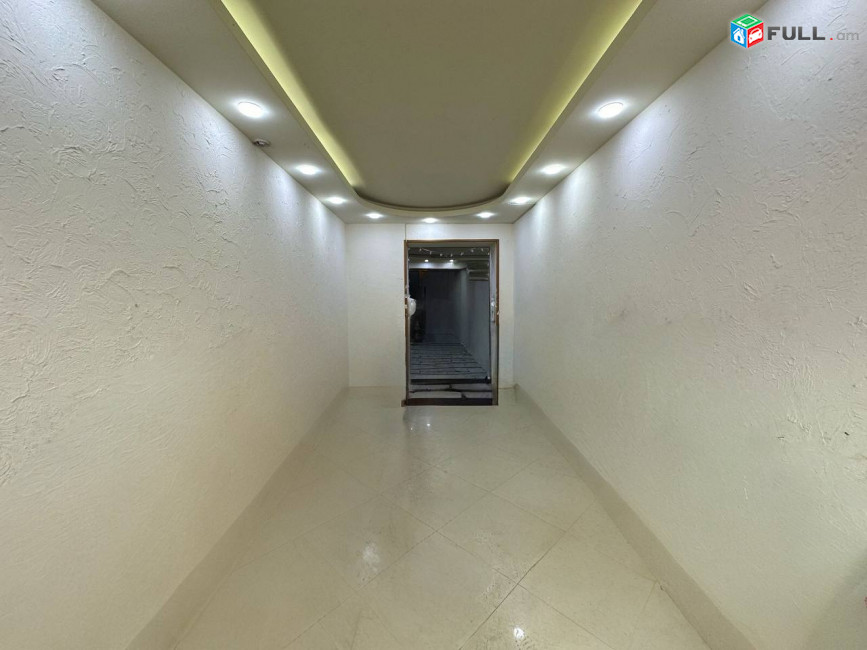 Վարձով ապակյա ճակատով կոմերցիոն տարածք։ For rent կոդ G2596